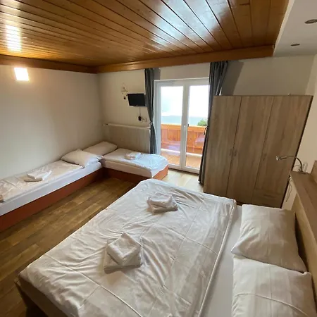 Πανσιόν Tyrol 3*